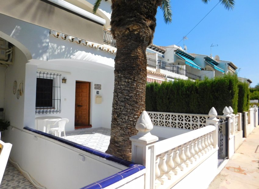 Herverkoop - Rijwoning -
Torrevieja - Lago Jardin
