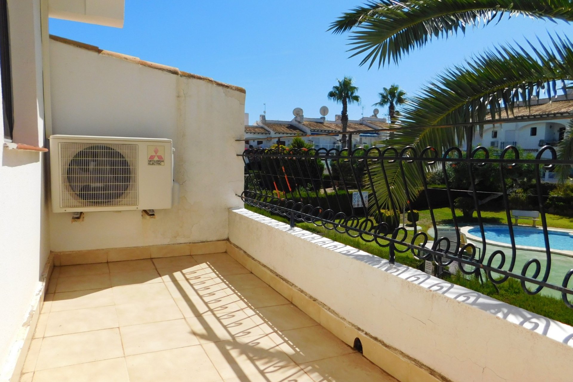 Herverkoop - Rijwoning -
Torrevieja - Lago Jardin