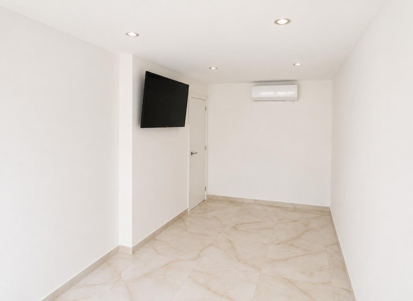 Herverkoop - Rijwoning -
Torrevieja - Los Balcones