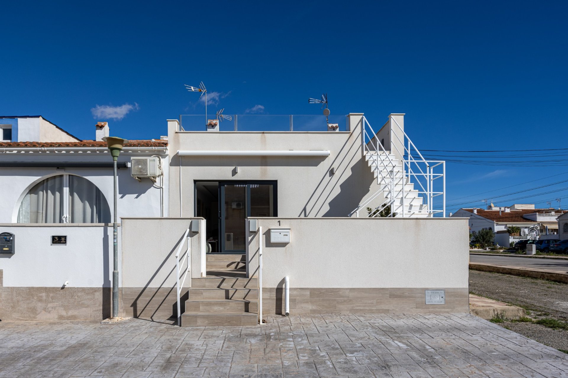 Herverkoop - Rijwoning -
Torrevieja - Urbanización San Luis