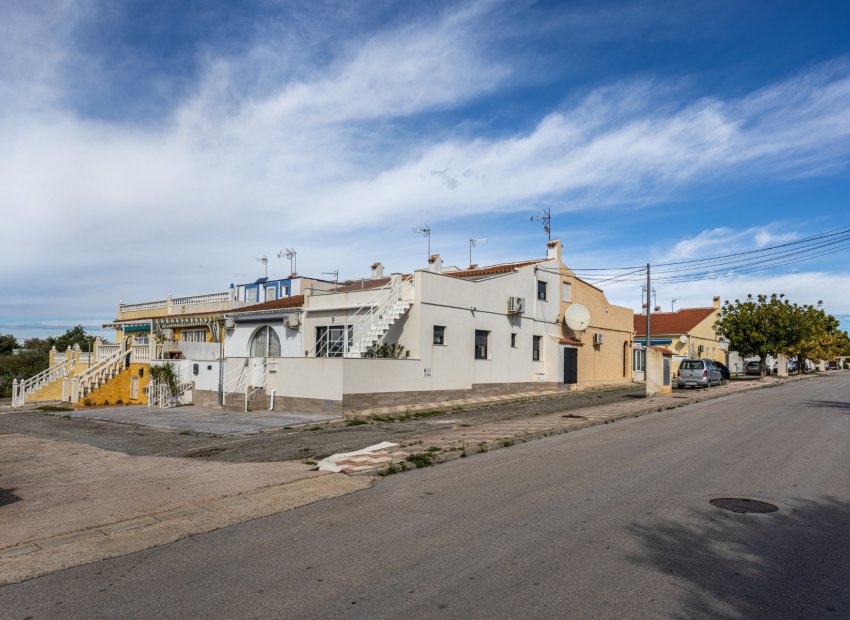 Herverkoop - Rijwoning -
Torrevieja - Urbanización San Luis