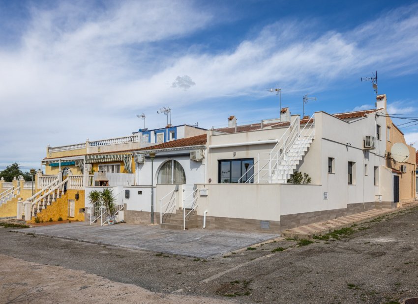 Herverkoop - Rijwoning -
Torrevieja - Urbanización San Luis