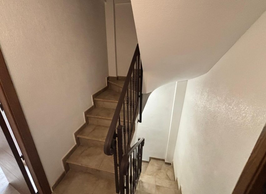 Herverkoop - Rijwoning -
Urbanització Els Estanys