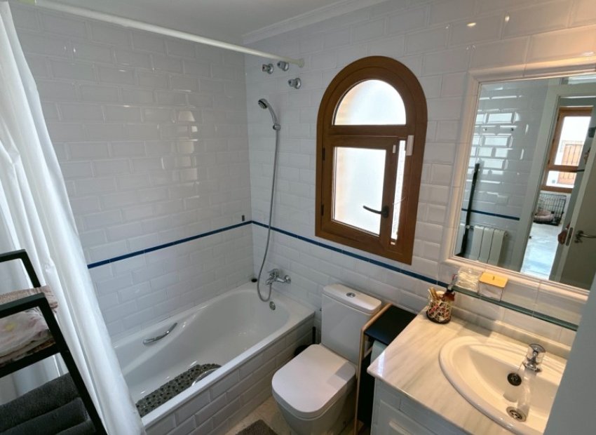 Herverkoop - Vrijstaande woning / Villa -
Algorfa