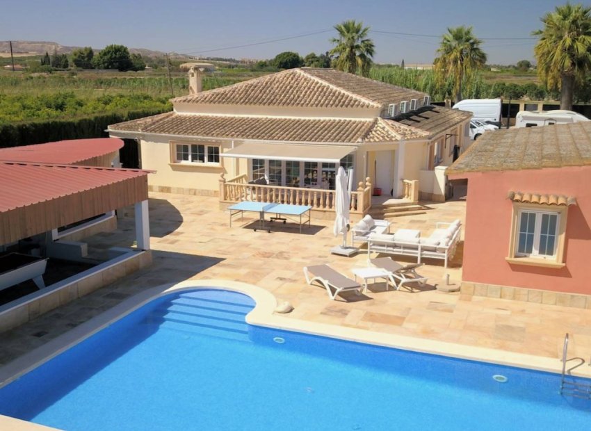 Herverkoop - Vrijstaande woning / Villa -
Almoradí - Heredades