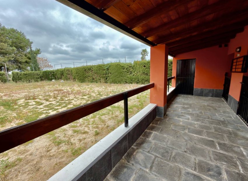 Herverkoop - Vrijstaande woning / Villa -
Almoradí - Heredades