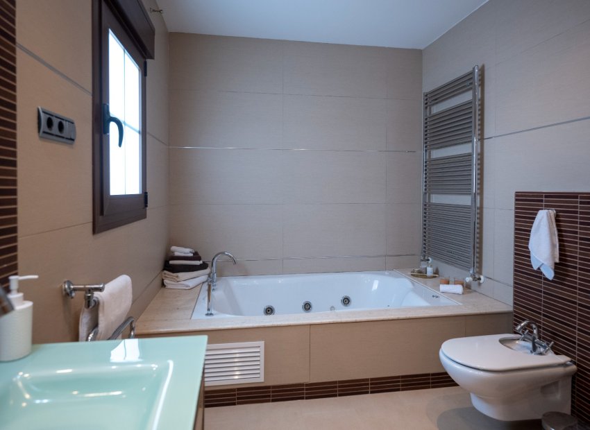 Herverkoop - Vrijstaande woning / Villa -
Avileses