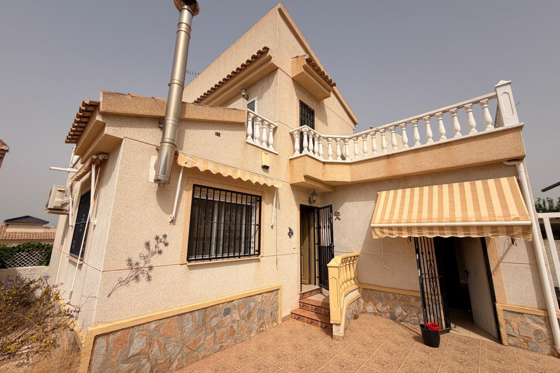 Herverkoop - Vrijstaande woning / Villa -
Benijofar - Benimar
