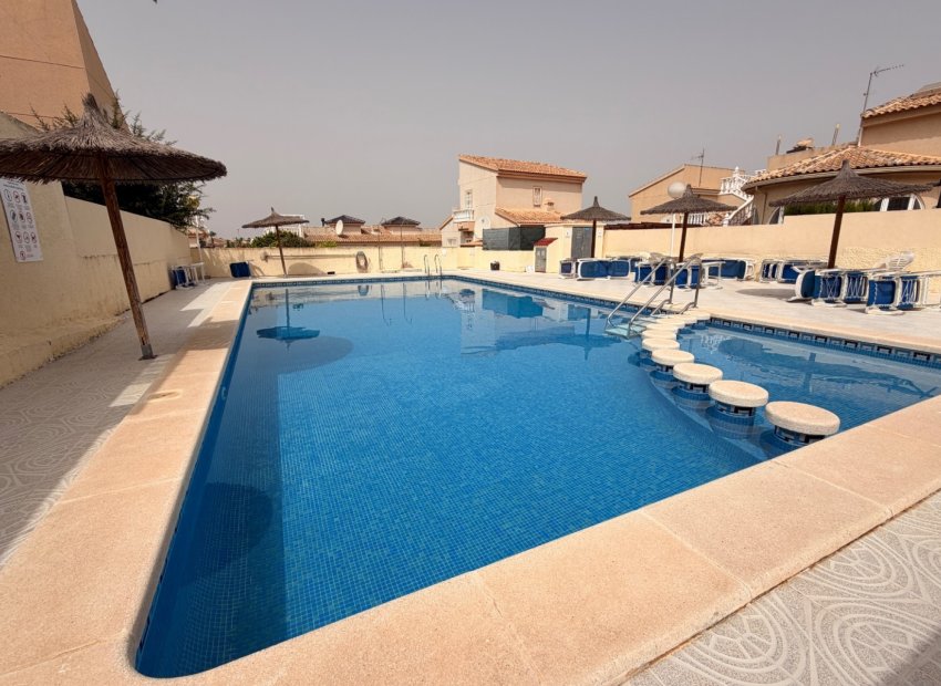 Herverkoop - Vrijstaande woning / Villa -
Benijofar - Benimar