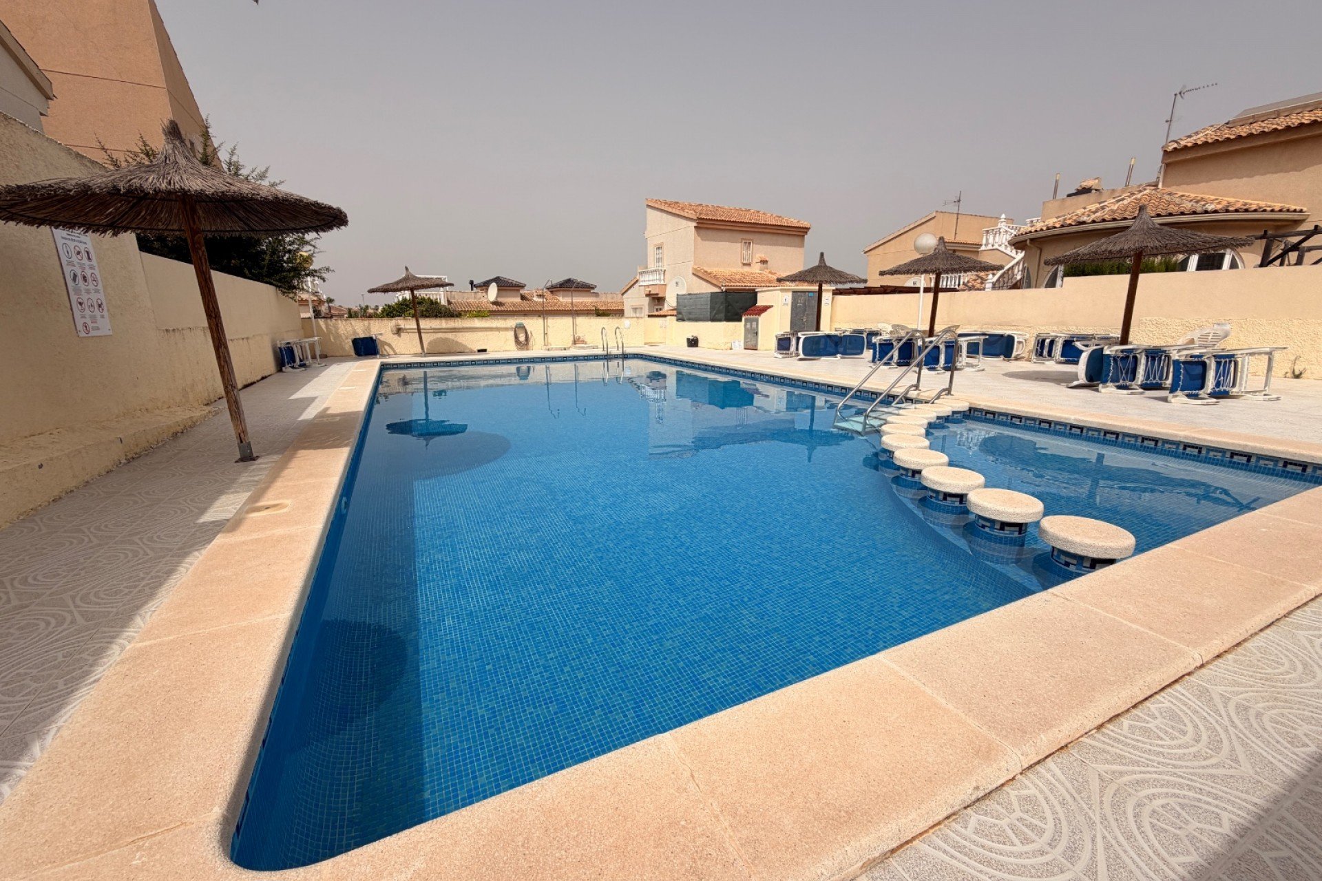 Herverkoop - Vrijstaande woning / Villa -
Benijofar - Benimar