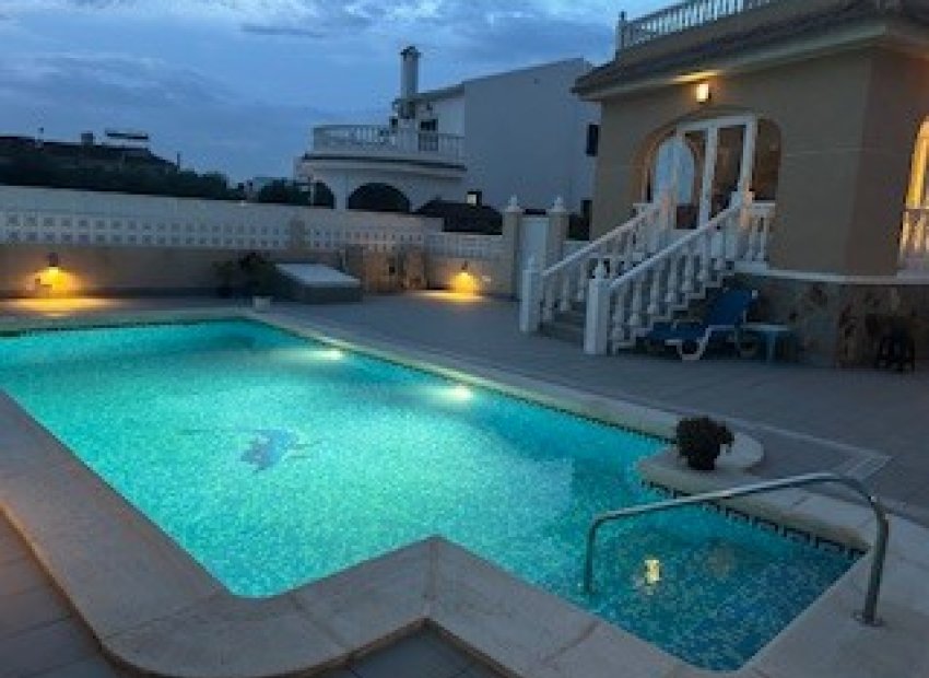 Herverkoop - Vrijstaande woning / Villa -
Benijofar - Monte Azul