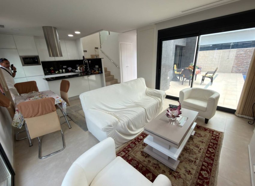 Herverkoop - Vrijstaande woning / Villa -
Benijofar