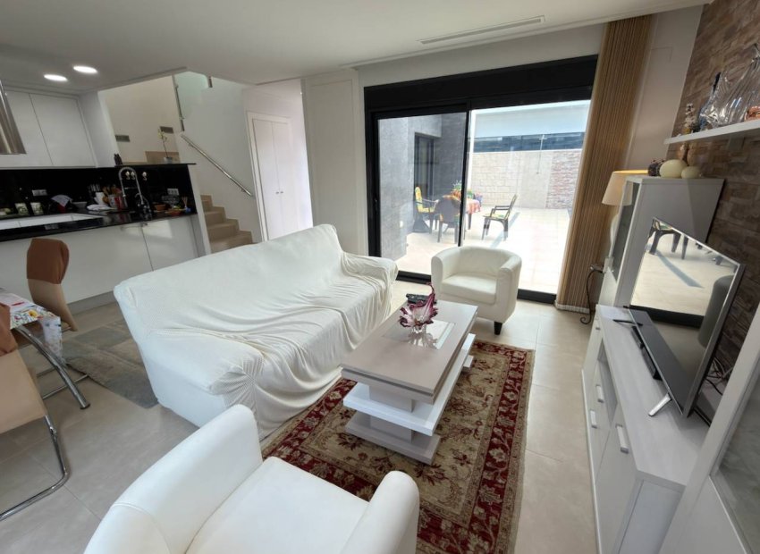 Herverkoop - Vrijstaande woning / Villa -
Benijofar