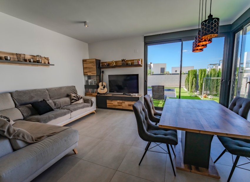 Herverkoop - Vrijstaande woning / Villa -
Benijofar