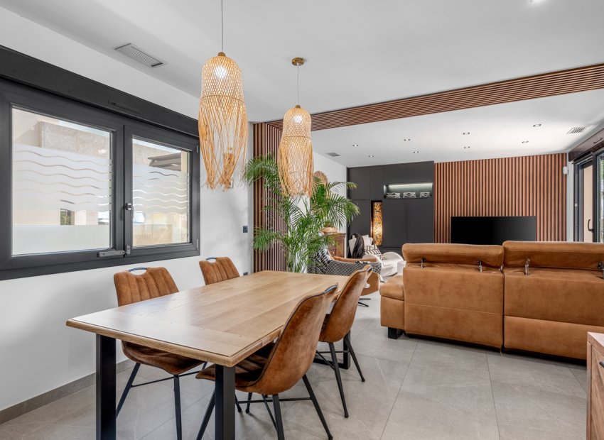 Herverkoop - Vrijstaande woning / Villa -
Benijofar