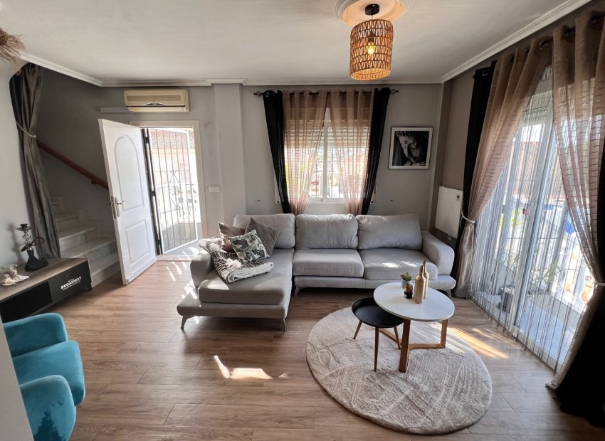Herverkoop - Vrijstaande woning / Villa -
Benijofar