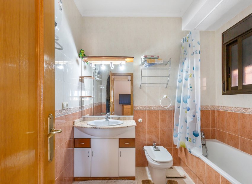 Herverkoop - Vrijstaande woning / Villa -
Bigastro