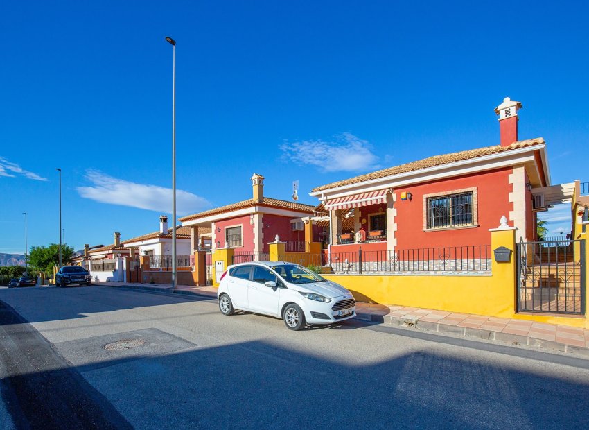 Herverkoop - Vrijstaande woning / Villa -
Bigastro