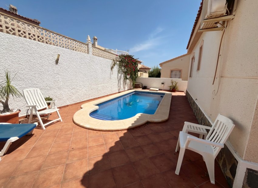Herverkoop - Vrijstaande woning / Villa -
Ciudad Quesada - Rojales - Airstrip