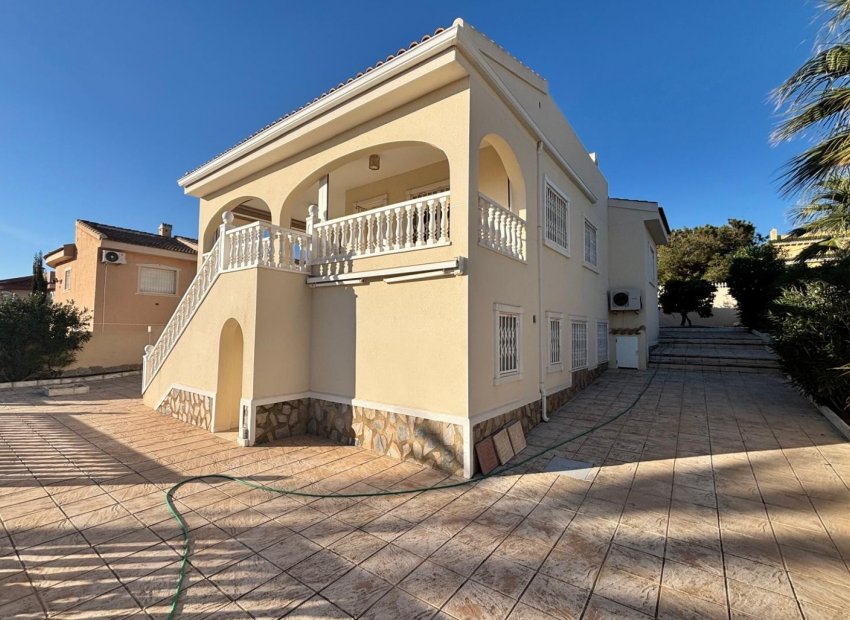 Herverkoop - Vrijstaande woning / Villa -
Ciudad Quesada - Rojales - La Fiesta