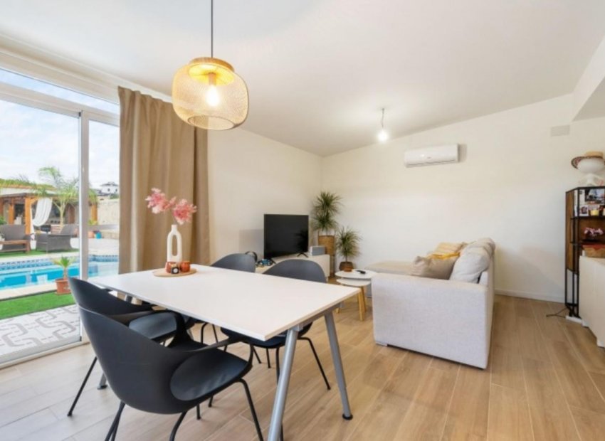 Herverkoop - Vrijstaande woning / Villa -
Ciudad Quesada - Rojales - Quesada Center