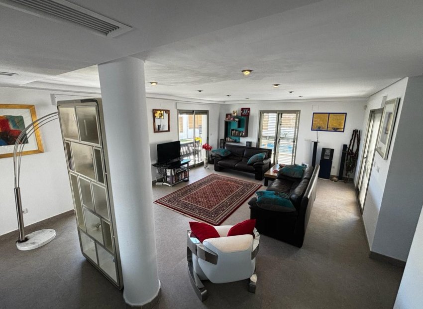 Herverkoop - Vrijstaande woning / Villa -
Cox