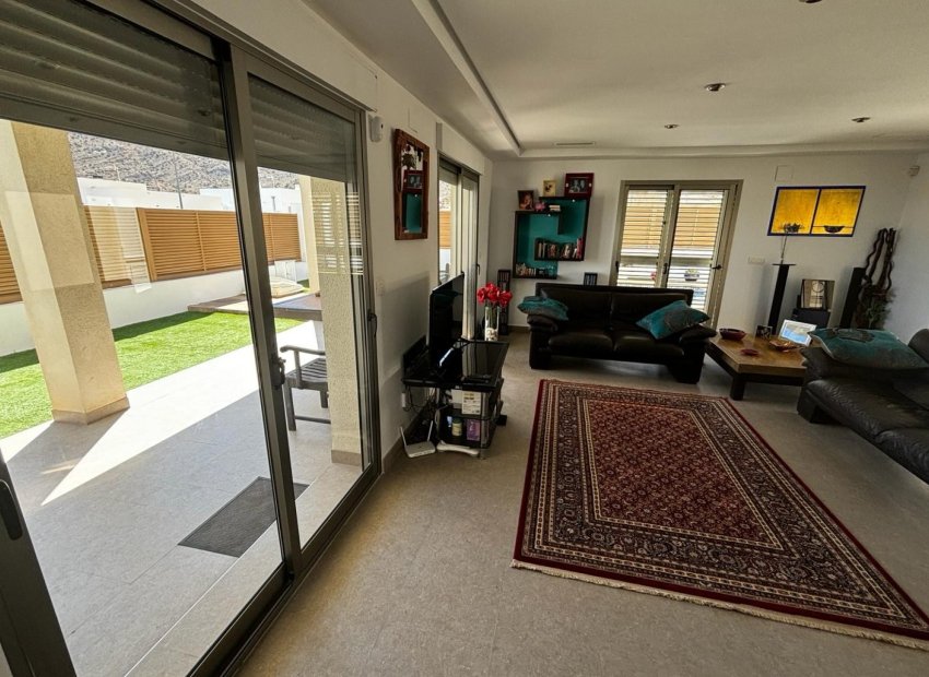 Herverkoop - Vrijstaande woning / Villa -
Cox