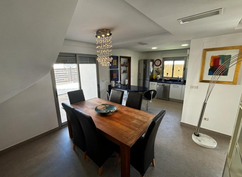 Herverkoop - Vrijstaande woning / Villa -
Cox