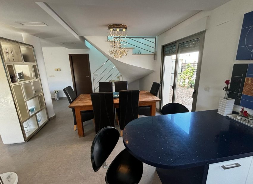 Herverkoop - Vrijstaande woning / Villa -
Cox