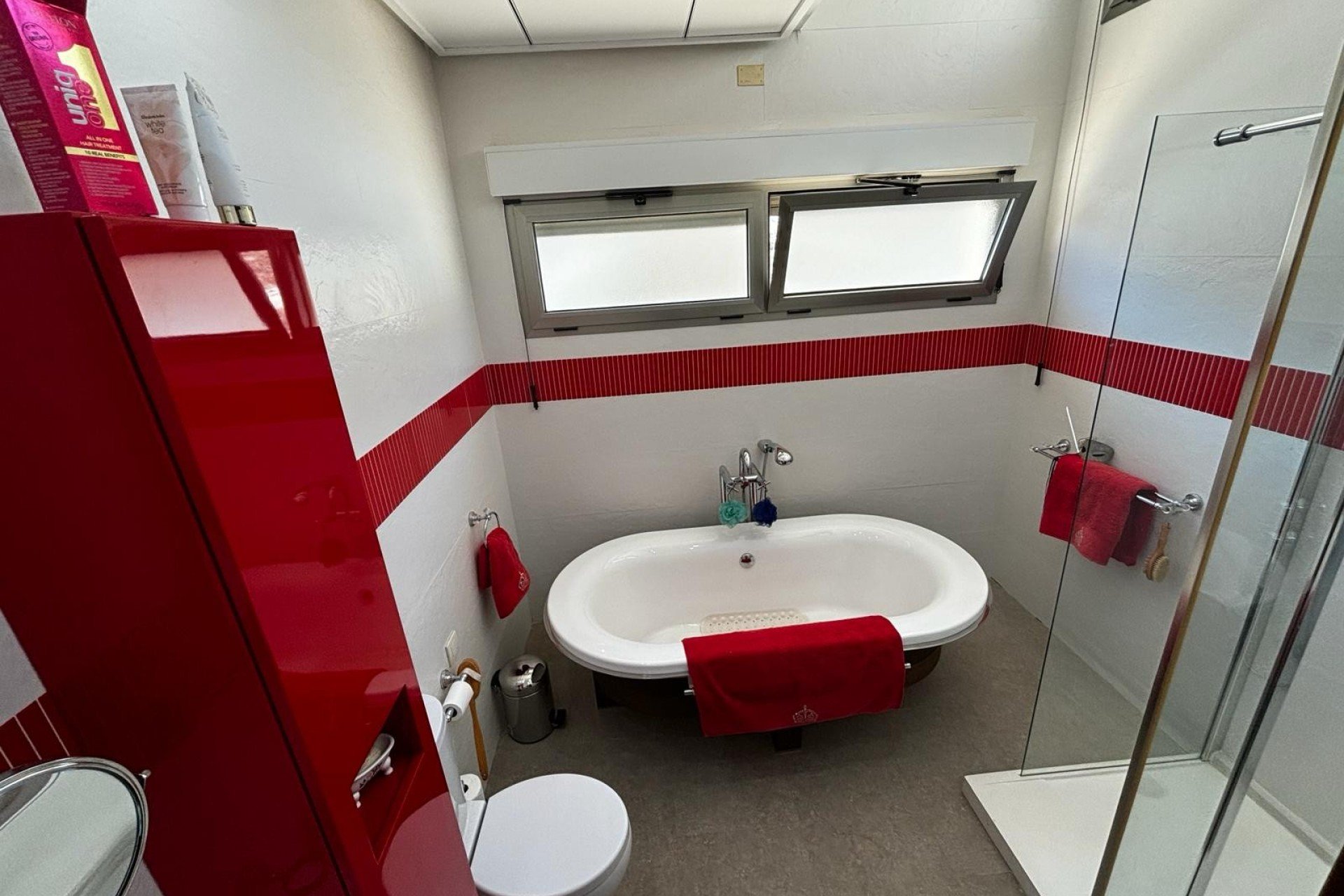 Herverkoop - Vrijstaande woning / Villa -
Cox