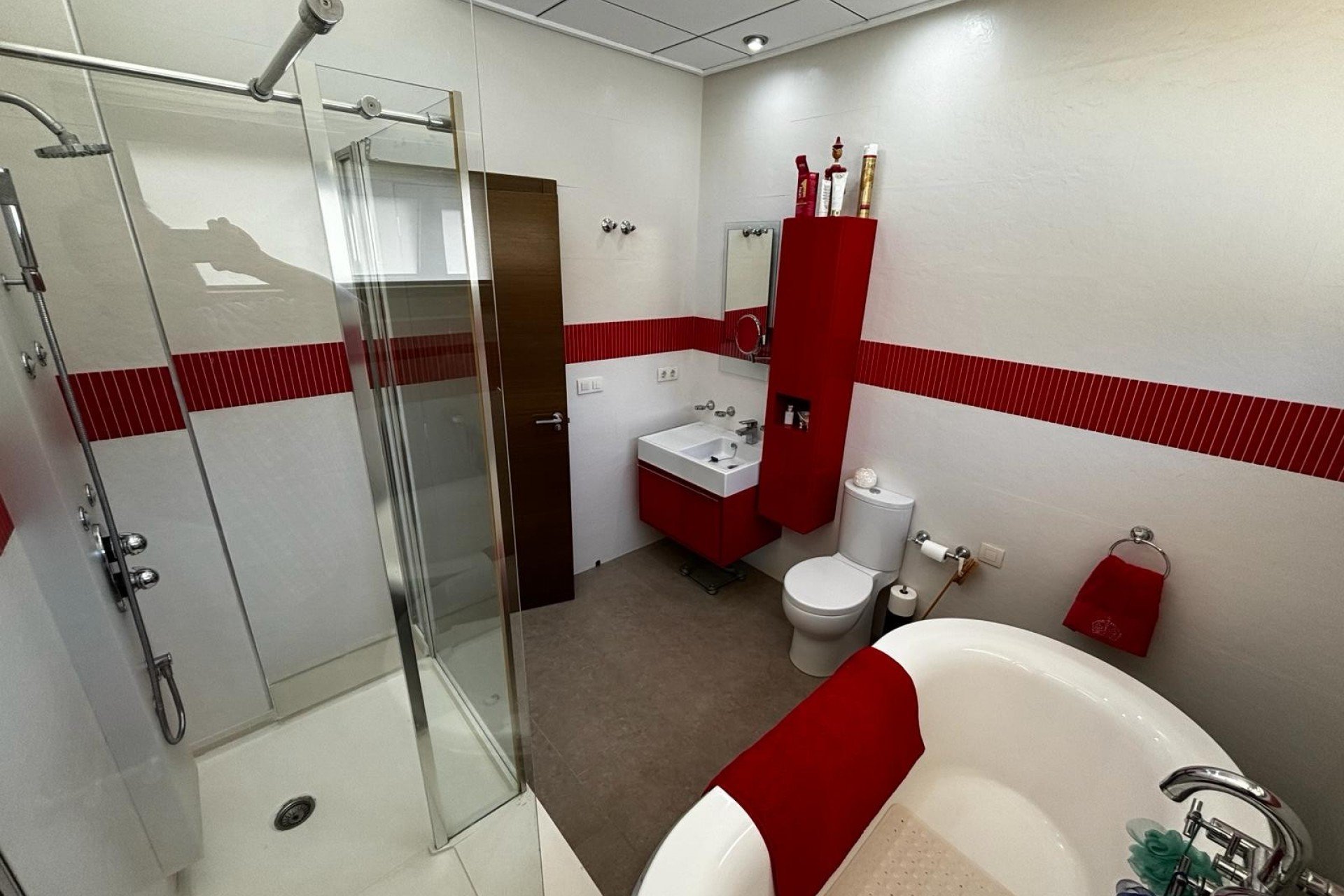 Herverkoop - Vrijstaande woning / Villa -
Cox