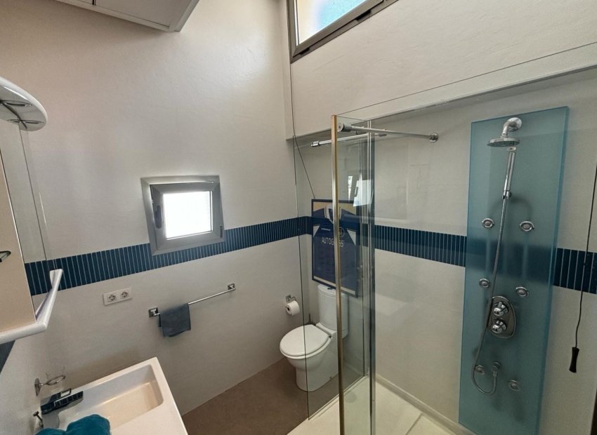 Herverkoop - Vrijstaande woning / Villa -
Cox