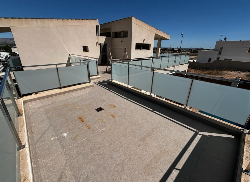 Herverkoop - Vrijstaande woning / Villa -
Cox