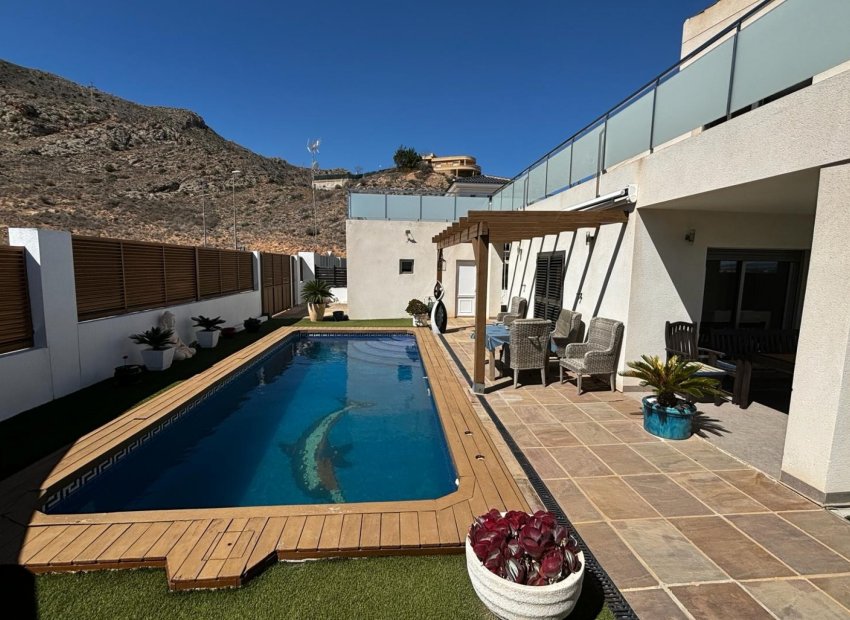 Herverkoop - Vrijstaande woning / Villa -
Cox