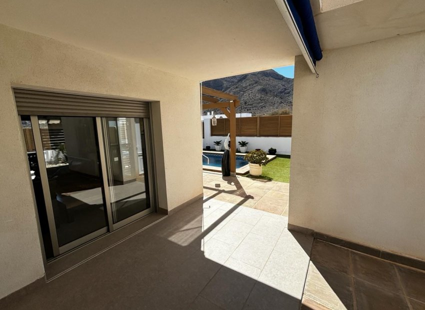 Herverkoop - Vrijstaande woning / Villa -
Cox