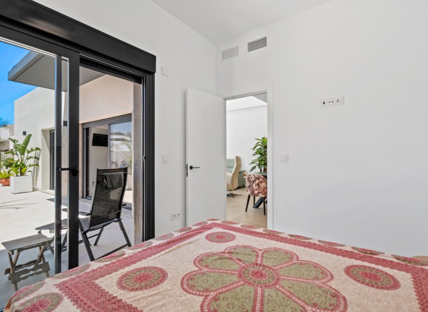 Herverkoop - Vrijstaande woning / Villa -
Daya Nueva - Costa Blanca South