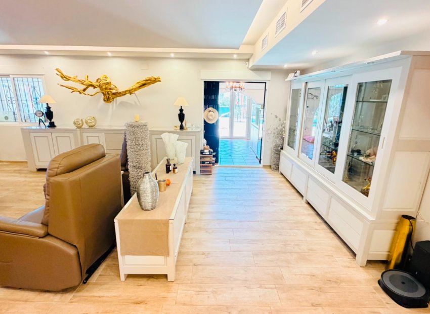Herverkoop - Vrijstaande woning / Villa -
Daya Vieja