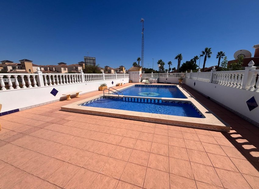 Herverkoop - Vrijstaande woning / Villa -
El Campo