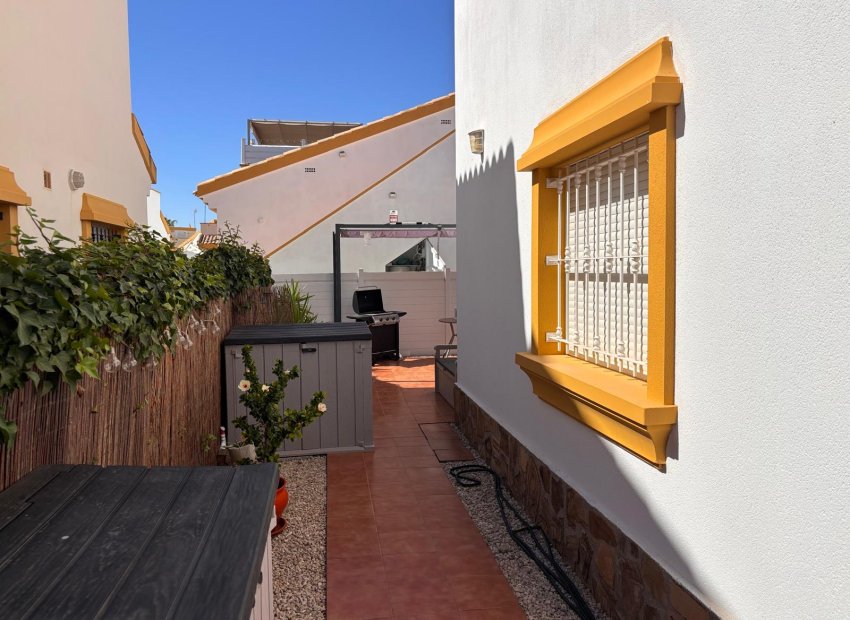 Herverkoop - Vrijstaande woning / Villa -
El Campo