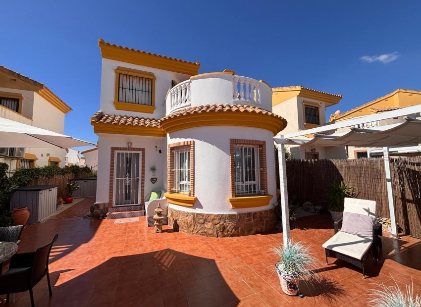 Herverkoop - Vrijstaande woning / Villa -
El Campo