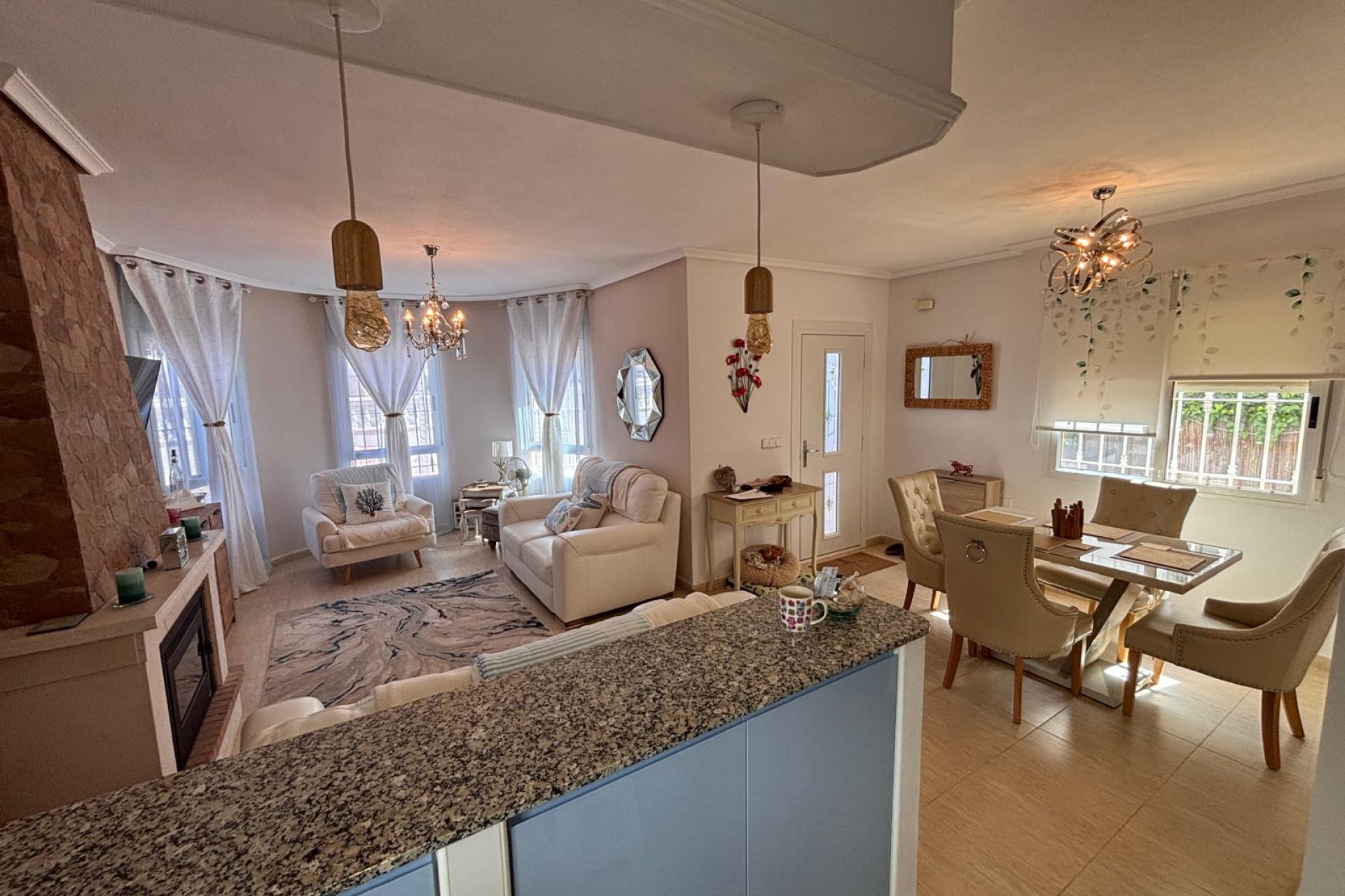 Herverkoop - Vrijstaande woning / Villa -
El Campo
