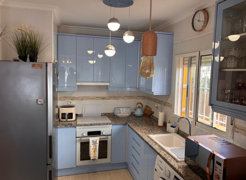 Herverkoop - Vrijstaande woning / Villa -
El Campo