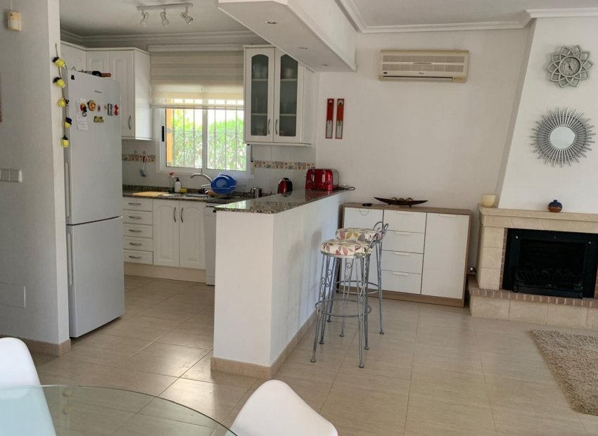 Herverkoop - Vrijstaande woning / Villa -
Guardamar del Segura - El Raso