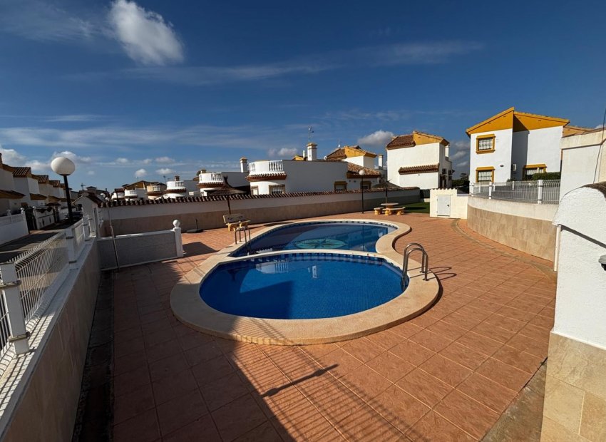 Herverkoop - Vrijstaande woning / Villa -
Guardamar del Segura - El Raso