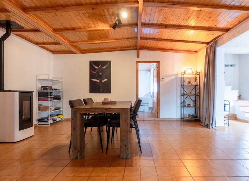 Herverkoop - Vrijstaande woning / Villa -
Hondón de las Nieves