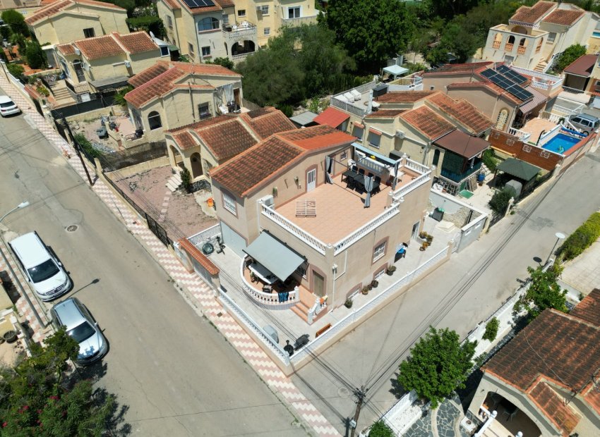Herverkoop - Vrijstaande woning / Villa -
La Marina - La Marina Urb