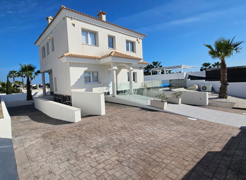 Herverkoop - Vrijstaande woning / Villa -
La Marina