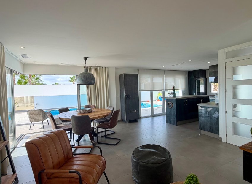 Herverkoop - Vrijstaande woning / Villa -
La Marina