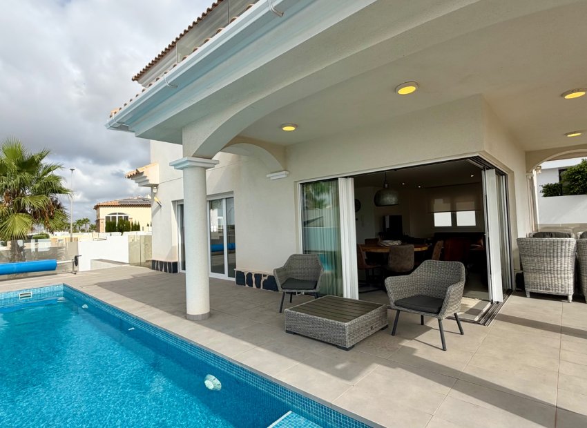 Herverkoop - Vrijstaande woning / Villa -
La Marina