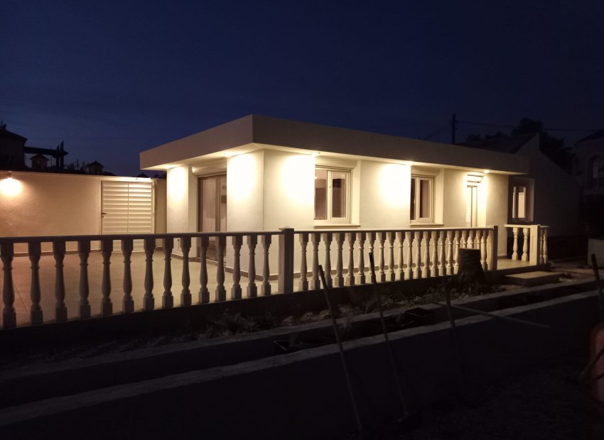 Herverkoop - Vrijstaande woning / Villa -
Lomas de Cabo Roig